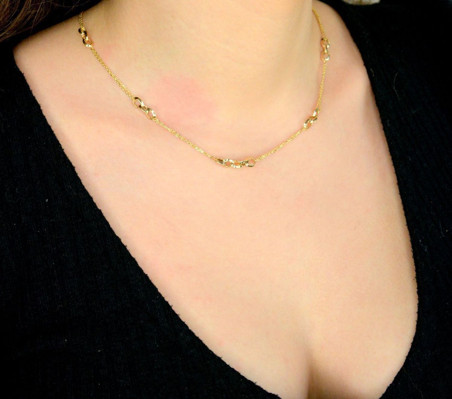 Naszyjnik złoty damski 375 celebrytka NA 3639 375  Delikatny naszyjnik wykonany z wysokiej jakości złota próby 375. Łańcuszek z prostych owalnych ogniw. Złoty naszyjnik idealnie sprawdzi się w.jpg